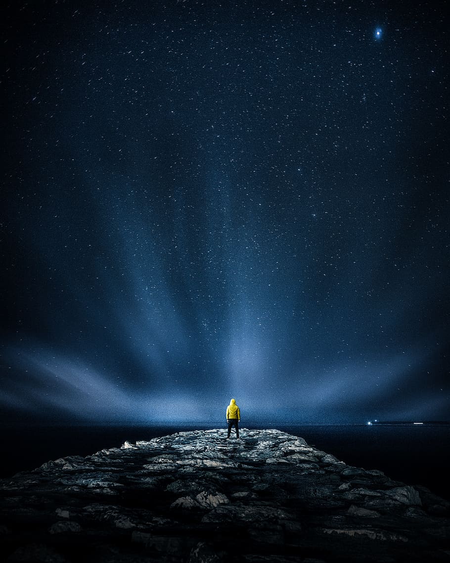 Man Standing on Clif, astrology, astronomy, atmosphere, dark HD wallpaper