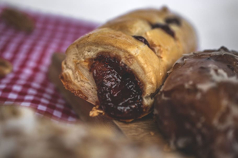 brown bread roles, food, bun, confectionery, sweets, croissant HD wallpaper