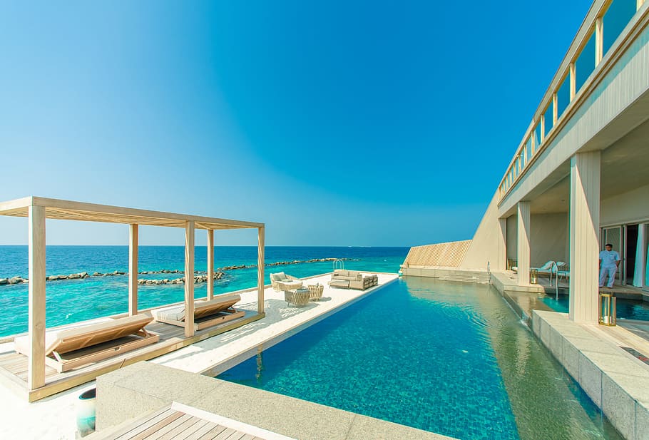 Architectural Photography of Gray Granite Swimming Pool and Outdoor Lounge at Beach Side HD wallpaper