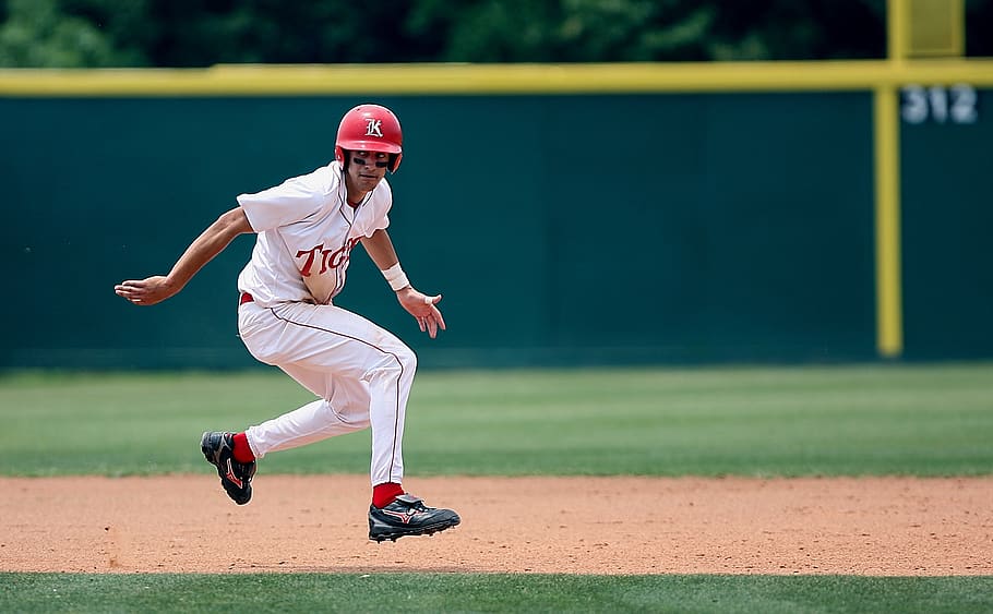 Baseball Player, athlete, field, fun, game, grass, helmet, sport HD wallpaper
