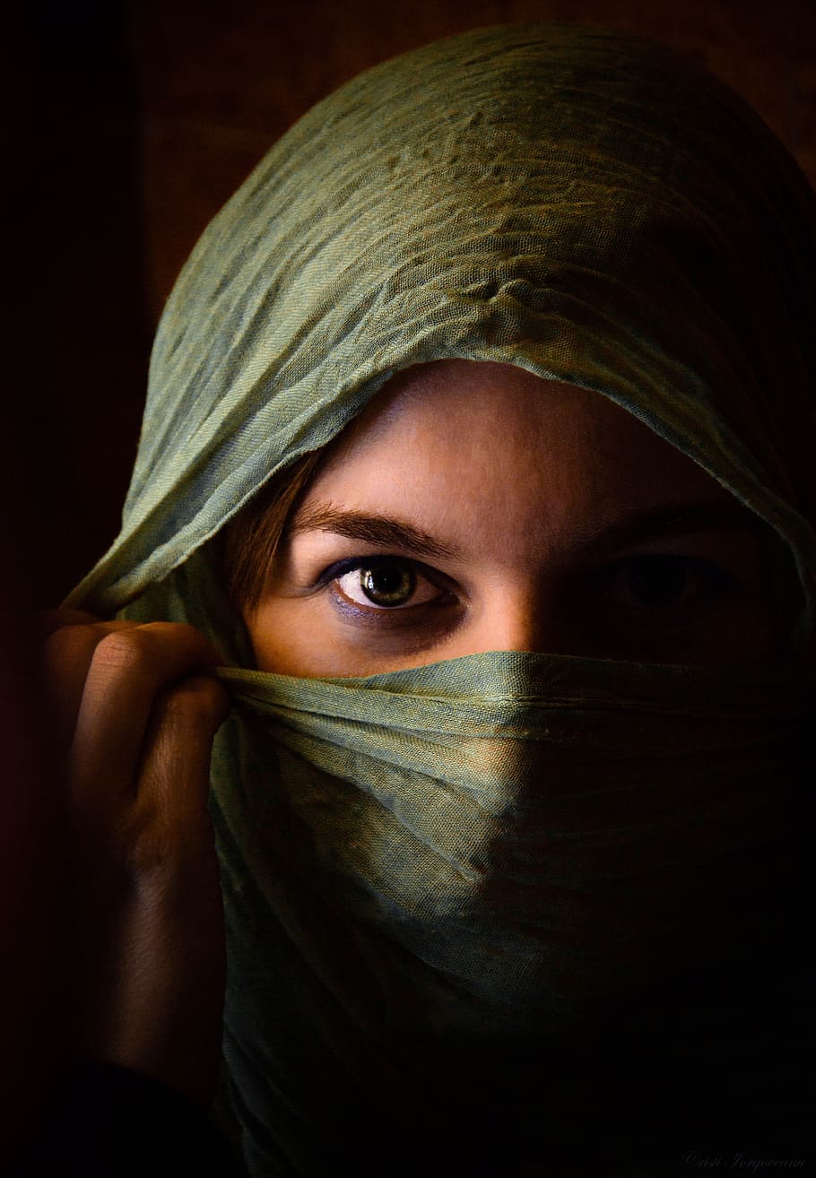 Woman in Green Hijab, close-up, dark, eye, model, persons, scarf HD wallpaper