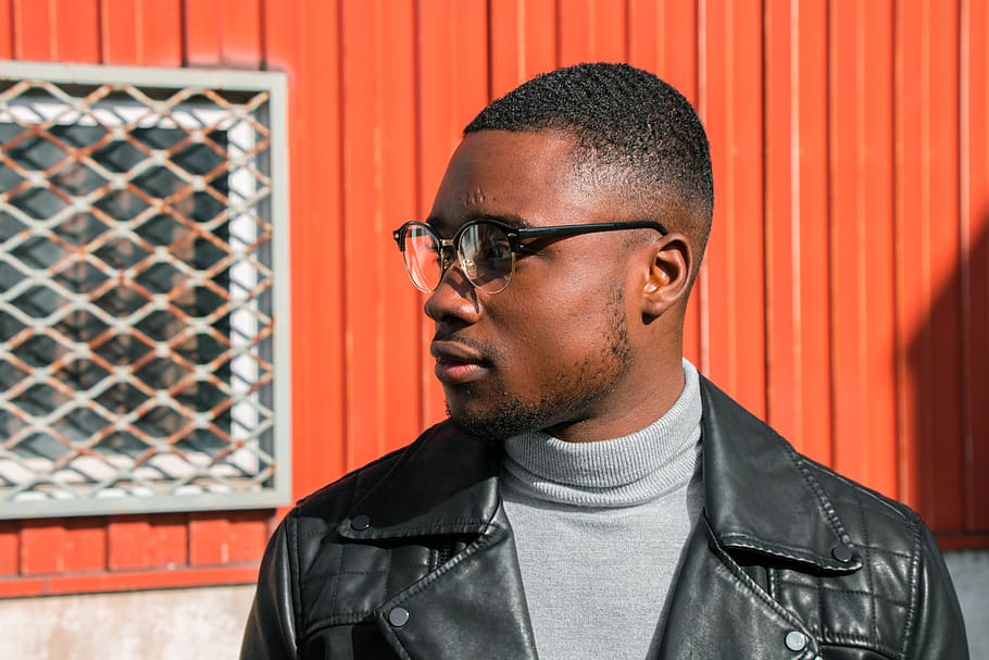 man looking sideways, glasses, headshot, portrait, one person HD wallpaper
