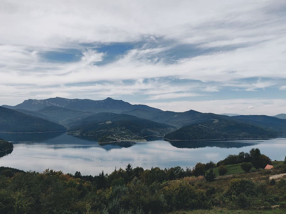 Top View of Lake Surrounded by Trees and Mountains, clouds, daylight HD wallpaper