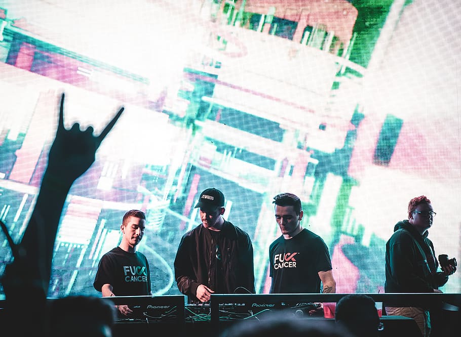 DJ controller play on stage, group of people, men, real people HD wallpaper