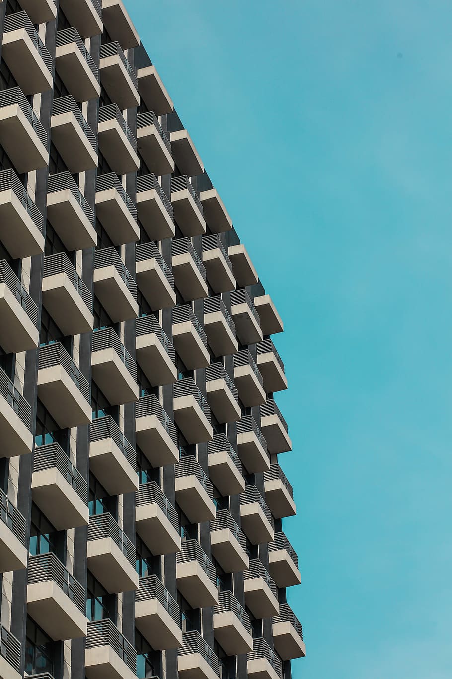gray concrete building, architecture, built structure, sky, building exterior HD wallpaper
