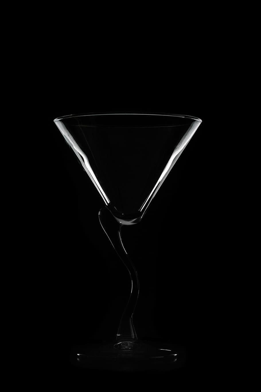 Tận hưởng cái nhìn trọn vẹn về ly Martini thơm ngon và hấp dẫn trong hình nền HD đầy màu sắc. Chọn ngay cho mình một hình nền cocktail đen cận cảnh để mang đến không gian làm việc thật sự độc đáo và phong cách.