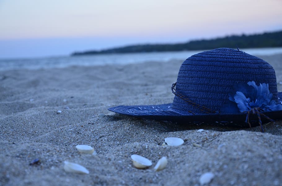 hat, sea, shell, land, beach, clothing, selective focus, nature HD wallpaper