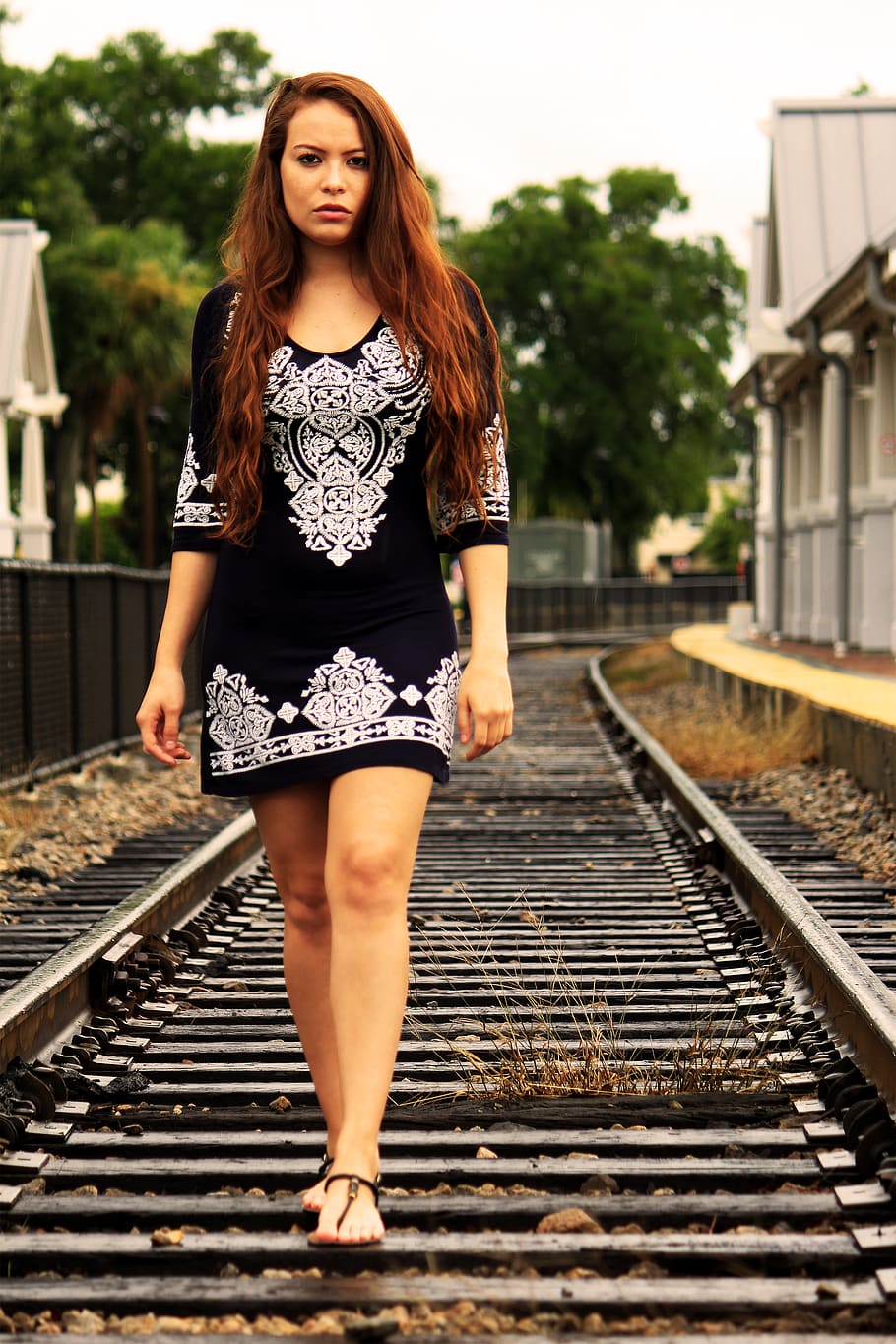 winter park, train station, train tracks, model, fasion, dramatic HD wallpaper
