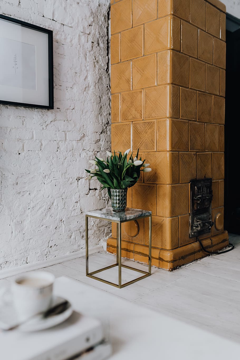 minimal-room-coffee-table-white.jpg