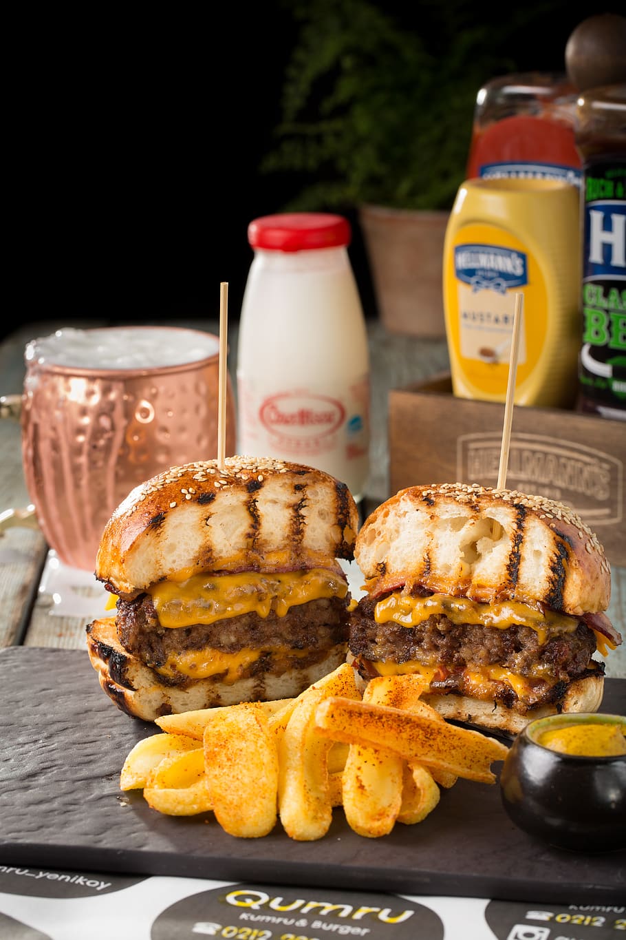 Bun With Grilled Meat and Cheese on Black Surface, bread, burger HD wallpaper