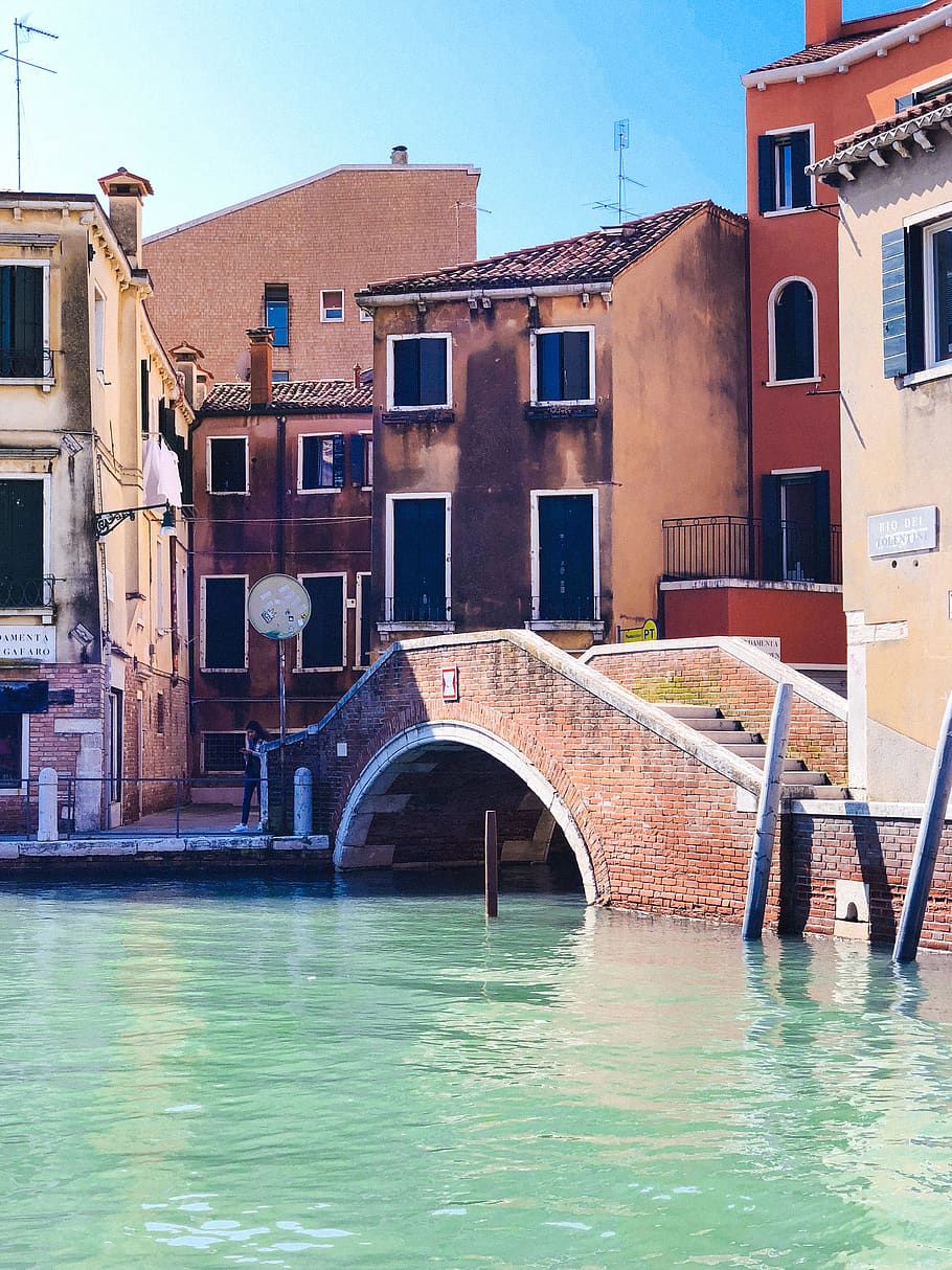 brick bridge across rive, water, canal, venice, italy, watercraft HD wallpaper