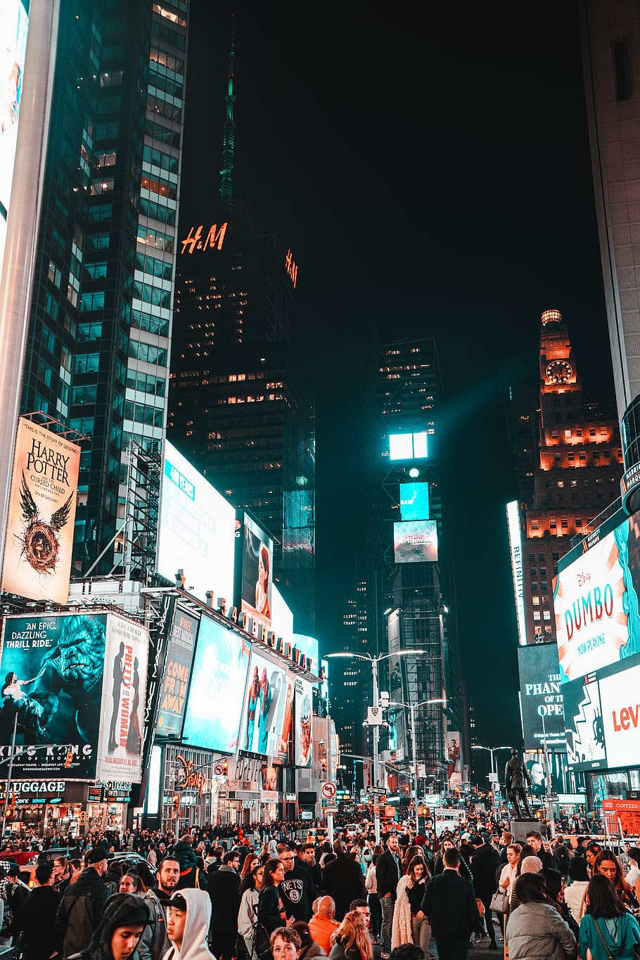 crowd walking between buildings with e-billboard during night, HD wallpaper