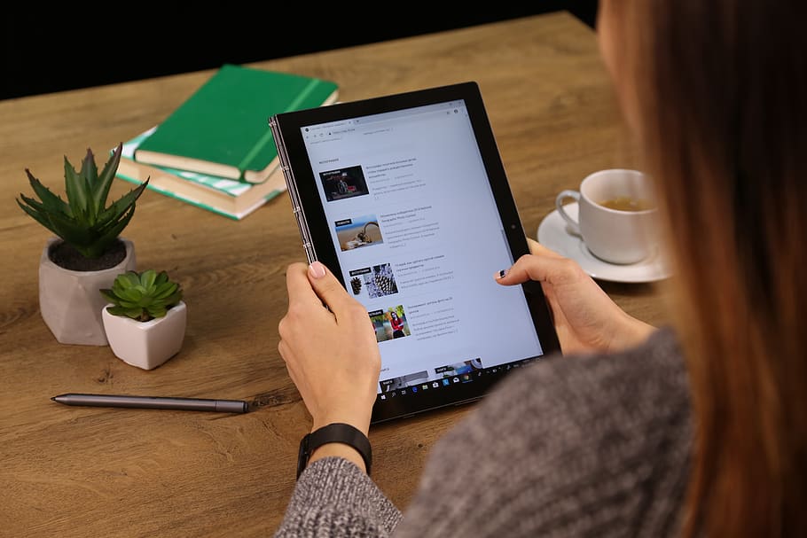 woman using tablet computer, electronics, person, human, furniture HD wallpaper
