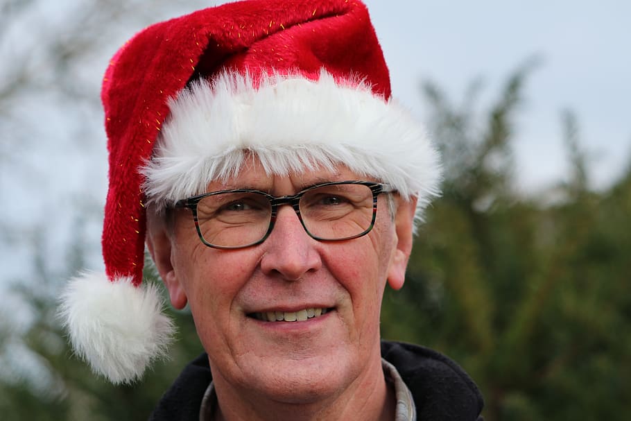 man, portrait, face, funny, christmas, christmas hat, red, glasses HD wallpaper