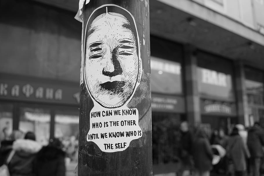 white man with quote post sticker, communication, text, western script HD wallpaper