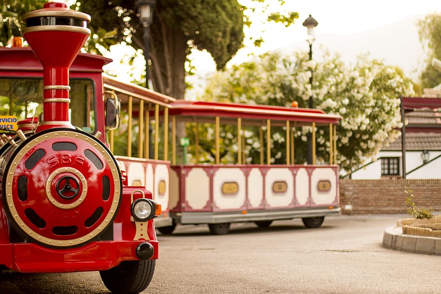 Red Train, macro, ride, mode of transportation, focus on foreground HD wallpaper