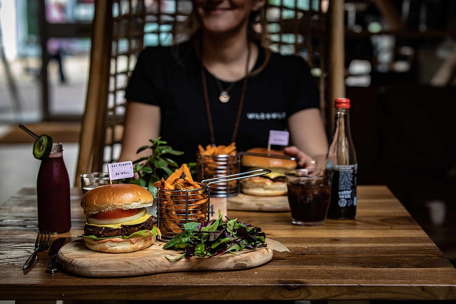 burger beside glass, food, human, person, restaurant, beverage, HD wallpaper