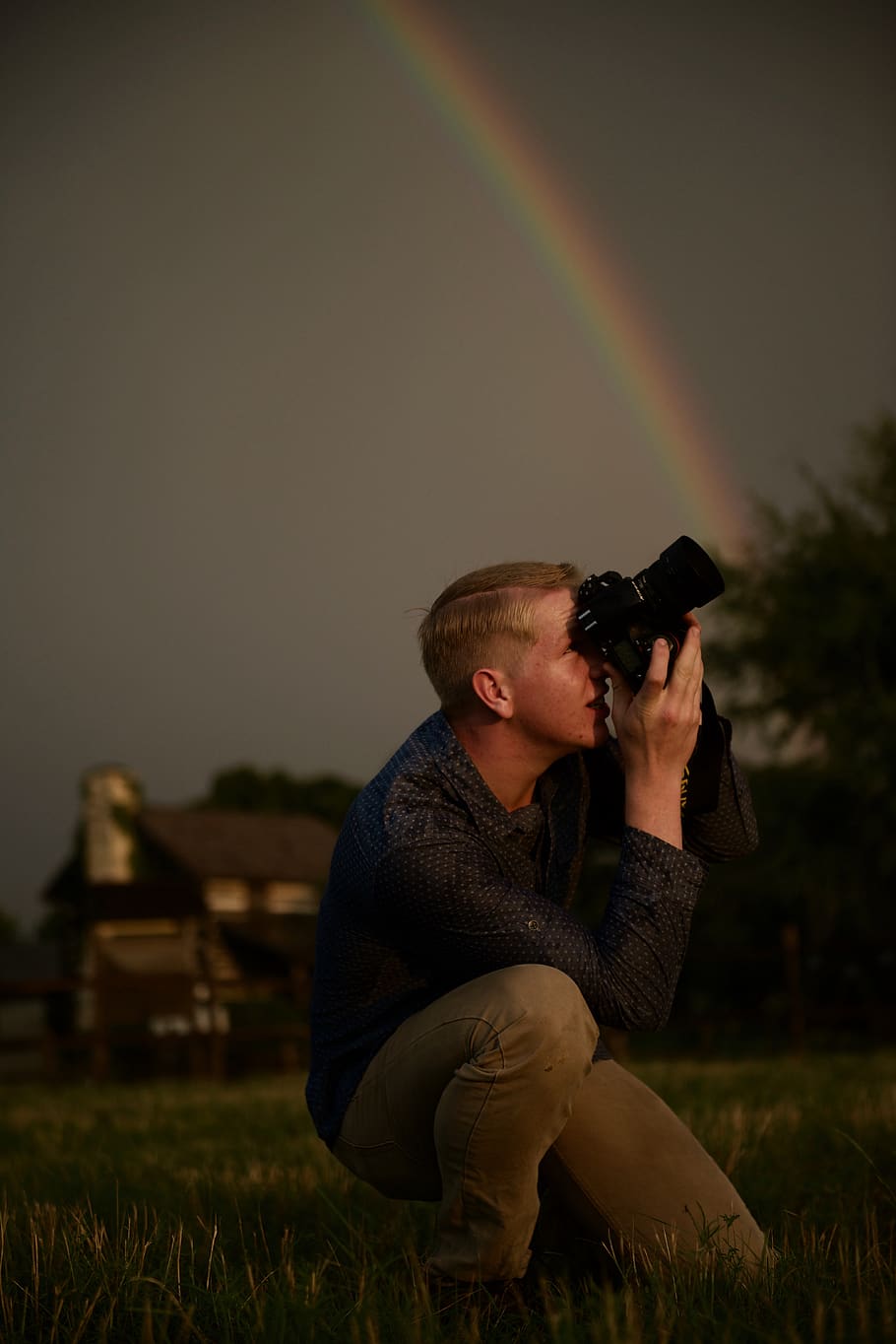 man kneeling while using DSLR camera, person, human, people, bench HD wallpaper