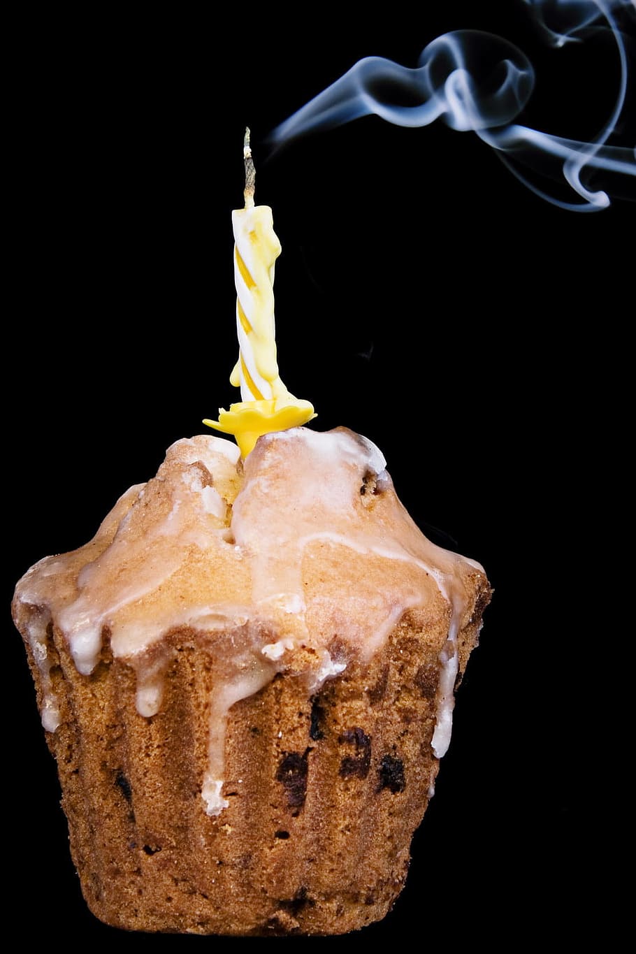 HD wallpaper: birthday, black, background, cake, cupcake, closeup, isolated  | Wallpaper Flare