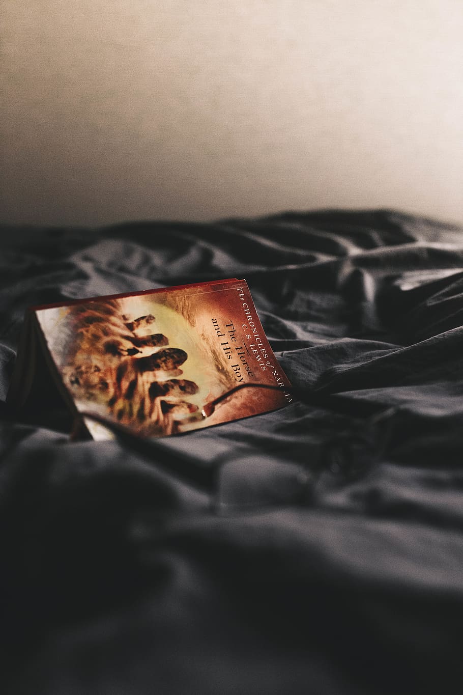 black, bed, sheet, book, read, eyeglasses, room, indoors, still life HD wallpaper