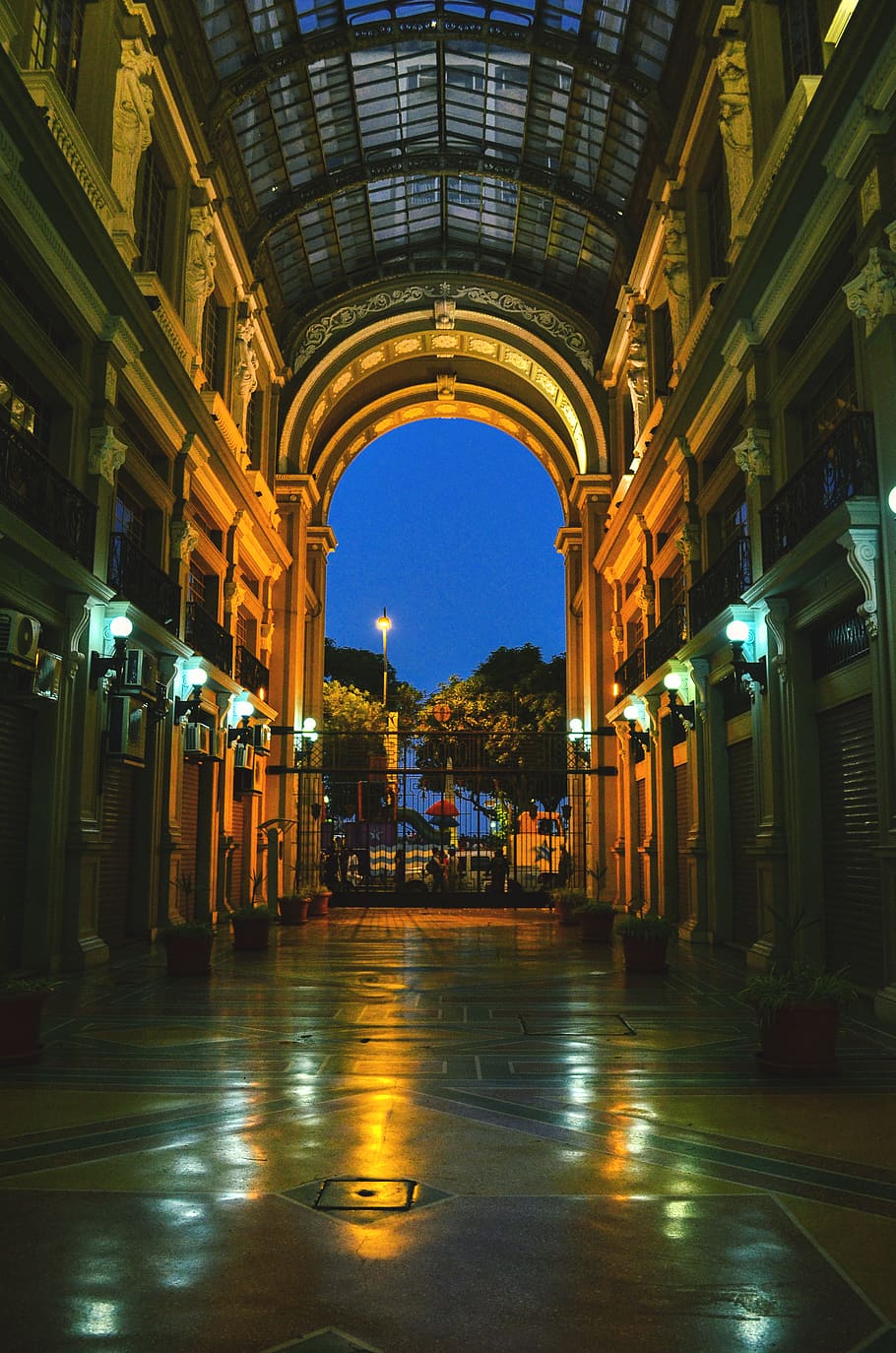 Empty Hallway during Nighttime, architecture, building, closed HD wallpaper