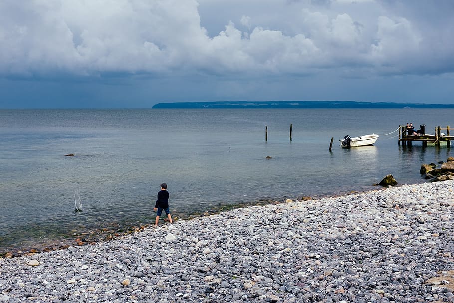 boy throwing stones in sea, activity, alps, beach, beautiful HD wallpaper