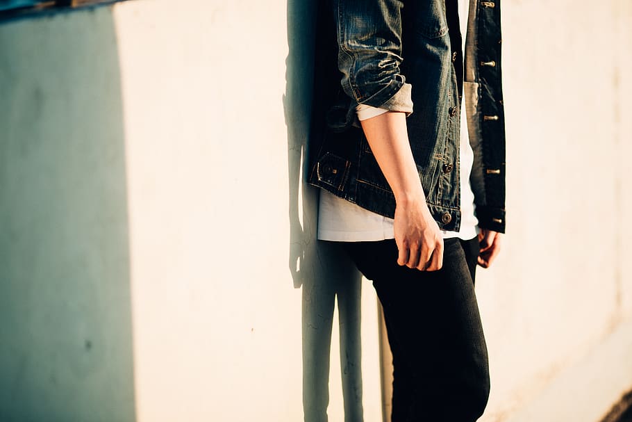 wall, alone, arm, jacket, man, real people, one person, standing HD wallpaper