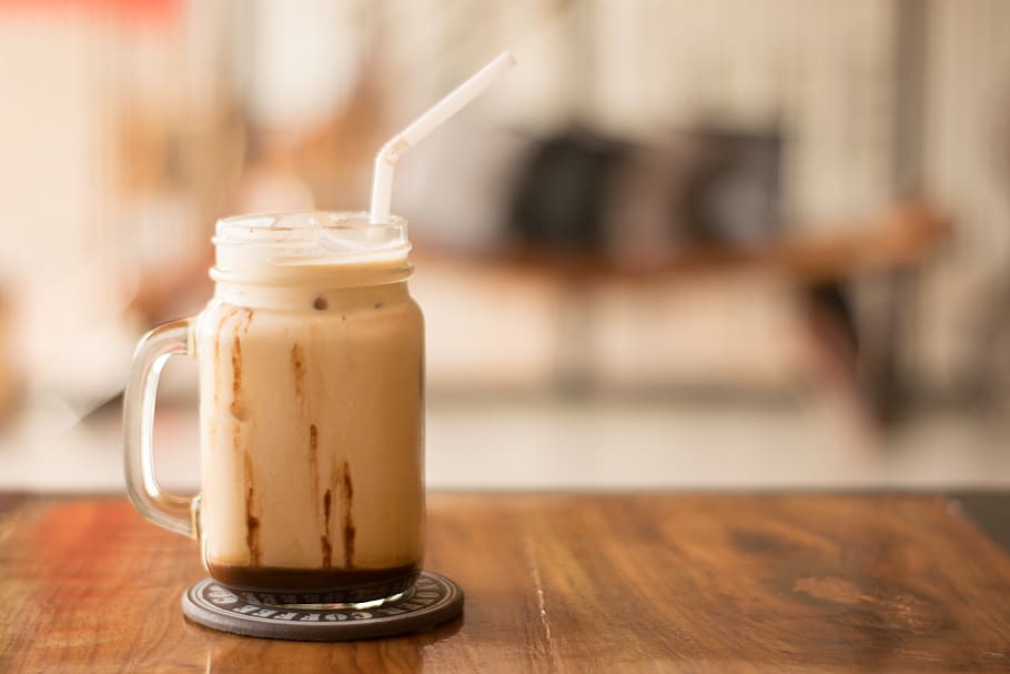 Shallow Focus Photography of Clear Glass Cup, blurred background HD wallpaper