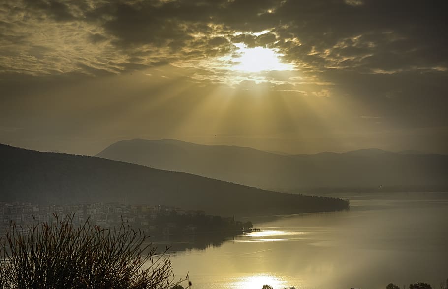 sunrays, lake, water, sky, clouds, scenic, summer, sunset, wave HD wallpaper