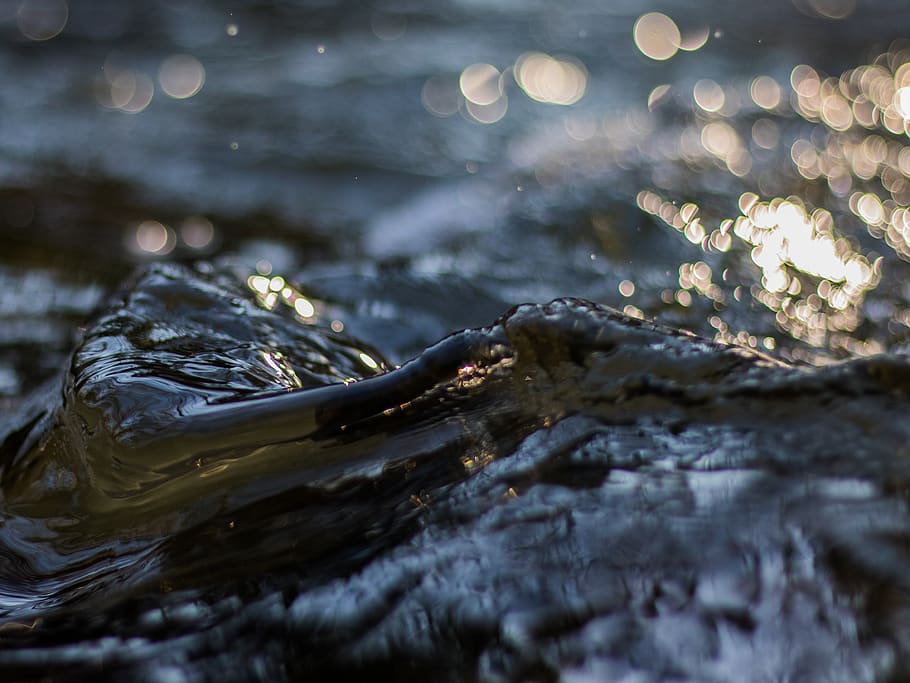 water splash with bokeh lights, stream, sunlight, dark, reflecttion, HD wallpaper