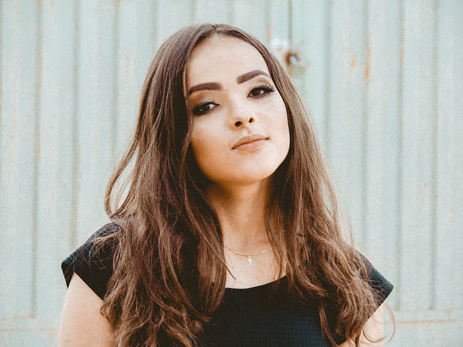 shallow focus photography of woman, long hair, portrait, hairstyle HD wallpaper