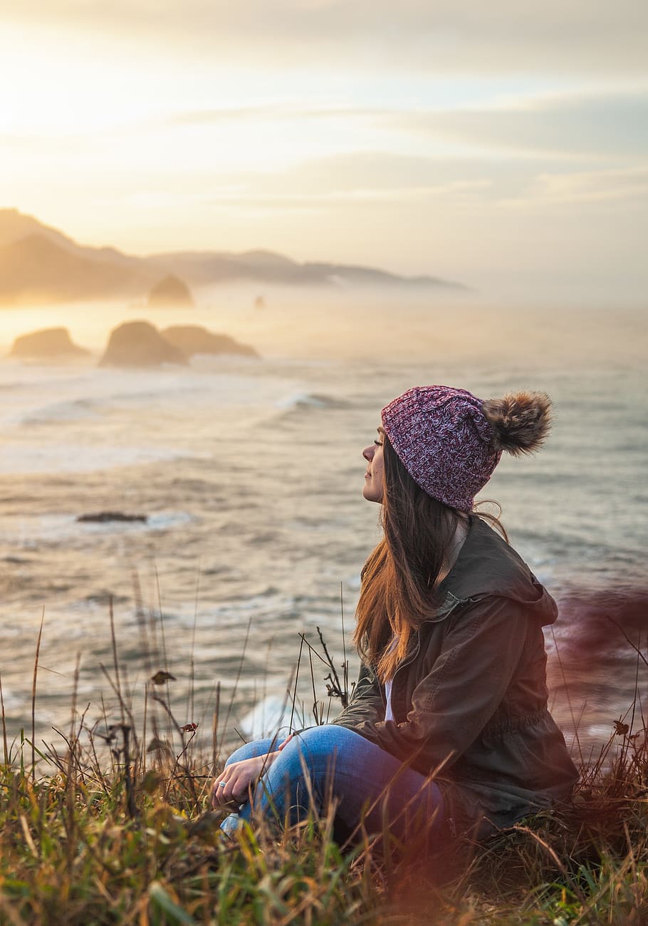 Woman Sitting By The Cliff, coast, dawn, grass, ocean, oregon HD wallpaper