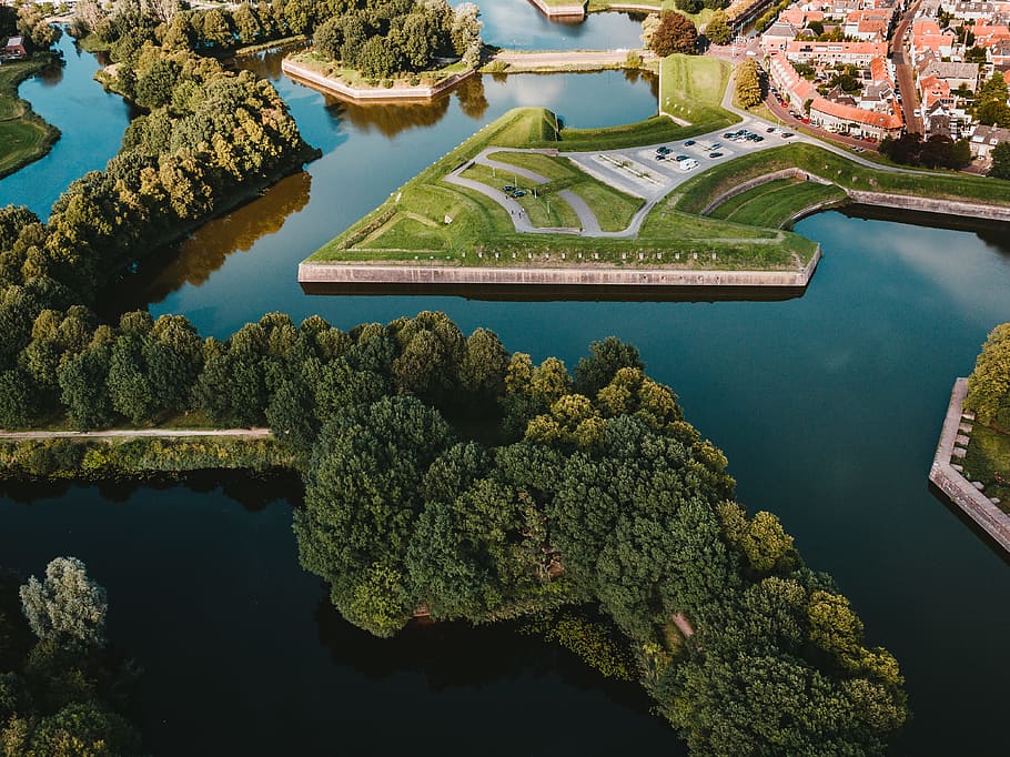 brown concrete building at center of body of water, drone view HD wallpaper