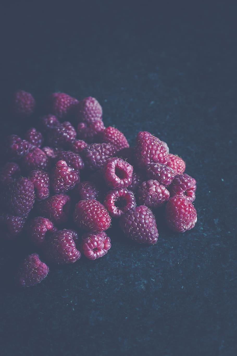 red raspberries on table, food, nature, erlangen, germany, fruit HD wallpaper