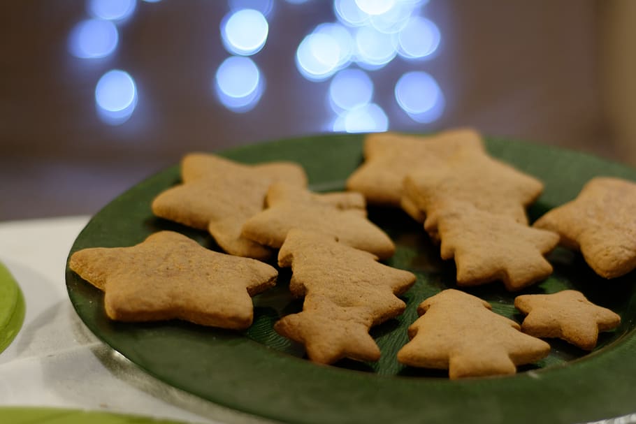 gingerbread, burning, asterisk, pastries, dessert, cookies HD wallpaper