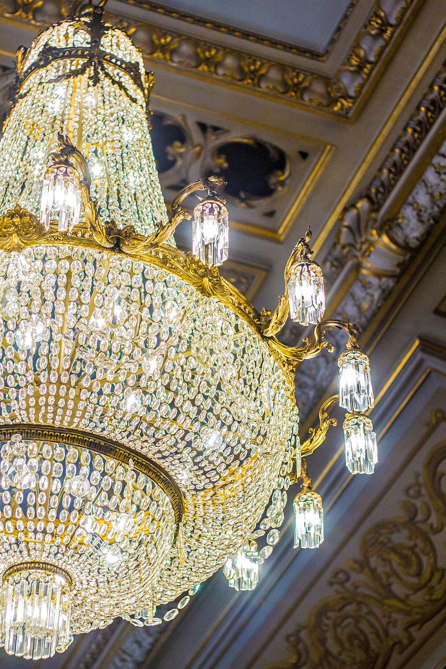lights, glitter, bright, gold, monument, chandelier, versailles HD wallpaper