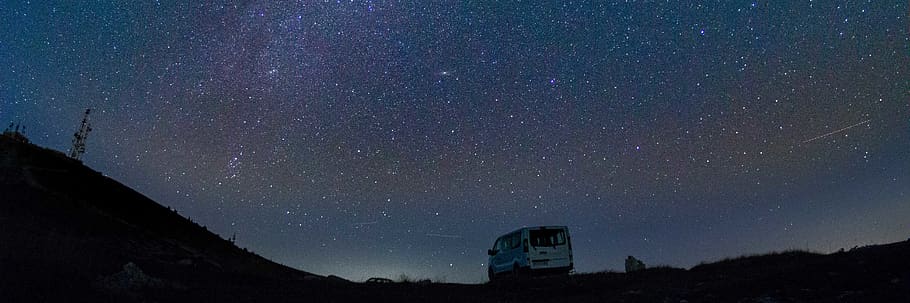 van parked on terrain under starry sky, montagne de lure, saint-vincent-sur-jabron HD wallpaper