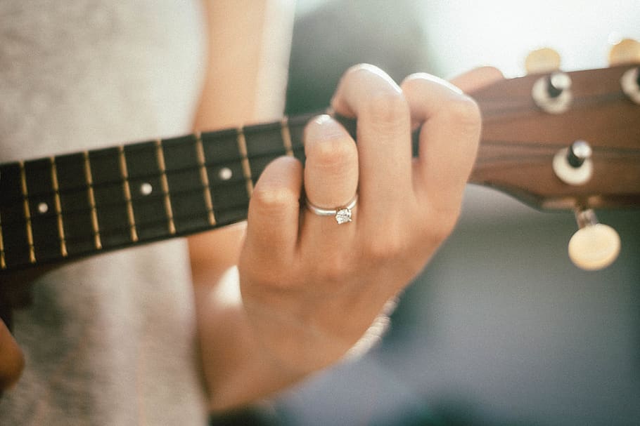 ukalele, ring, hand, proposal, musical instrument, guitar, human hand HD wallpaper