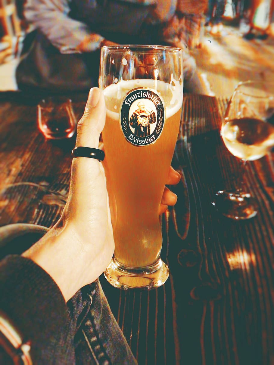 Person's Left Hand Holding Clear High Glass, alcohol, bar, bartender HD wallpaper