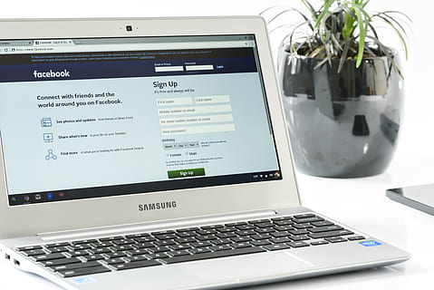 White Samsung Laptop Computer Near Black Ceramic Plant Vase, communication HD wallpaper