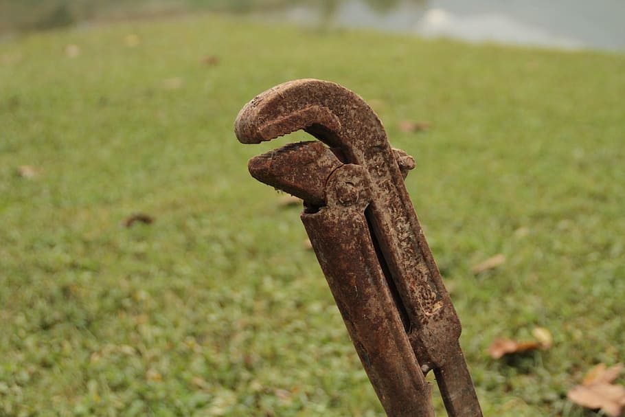tools, metal, rust, rusty, focus on foreground, no people, close-up HD wallpaper