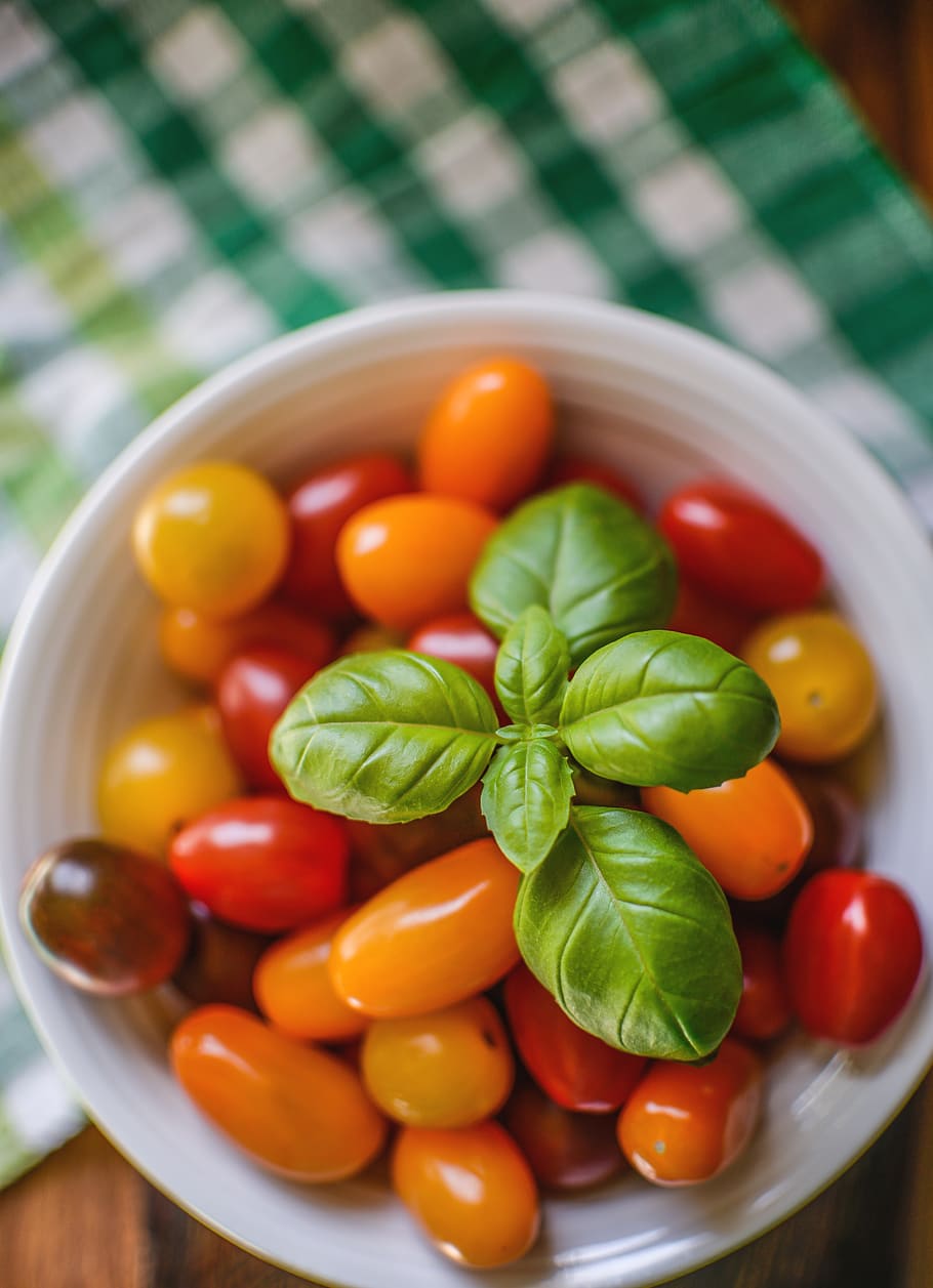Round White Ceramic Bowl With Beans, food, fresh, fruit, tomatoes HD wallpaper