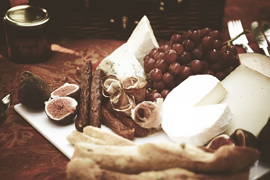 picnic, figs, brie, ham, grapes, eat, cheese, knife, food, honey HD wallpaper