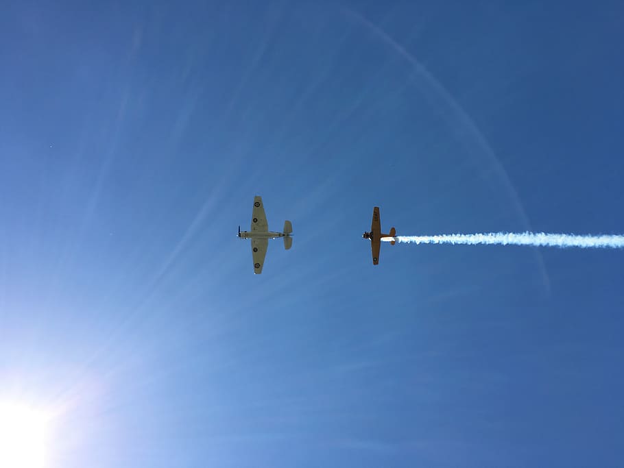 airplane, air vehicle, sky, low angle view, flying, vapor trail HD wallpaper