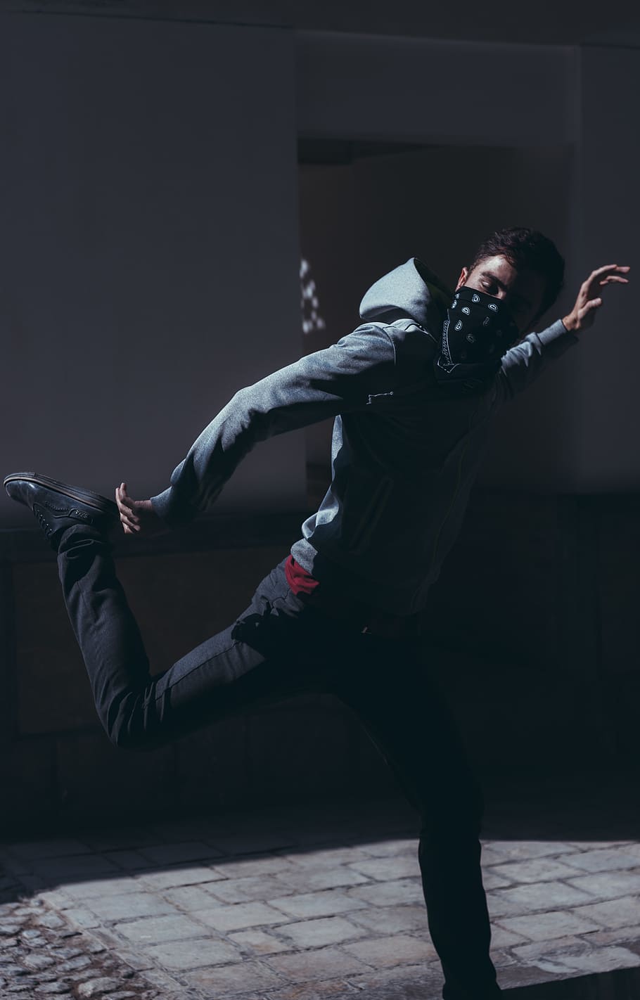 jumping man, portrait, moody, full length, one person, young men HD wallpaper
