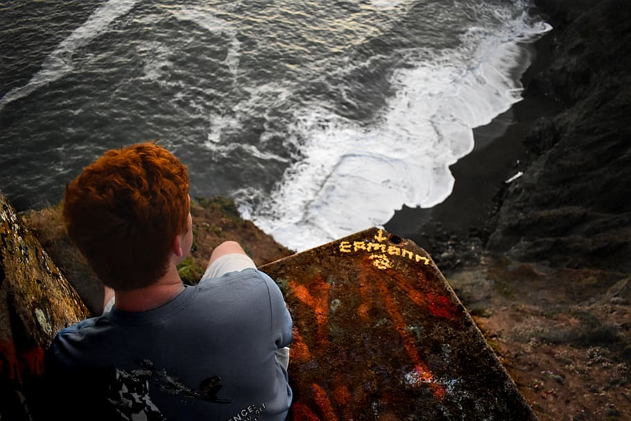 man sitting on cliff, people, human, person, coast, sea, ocean HD wallpaper
