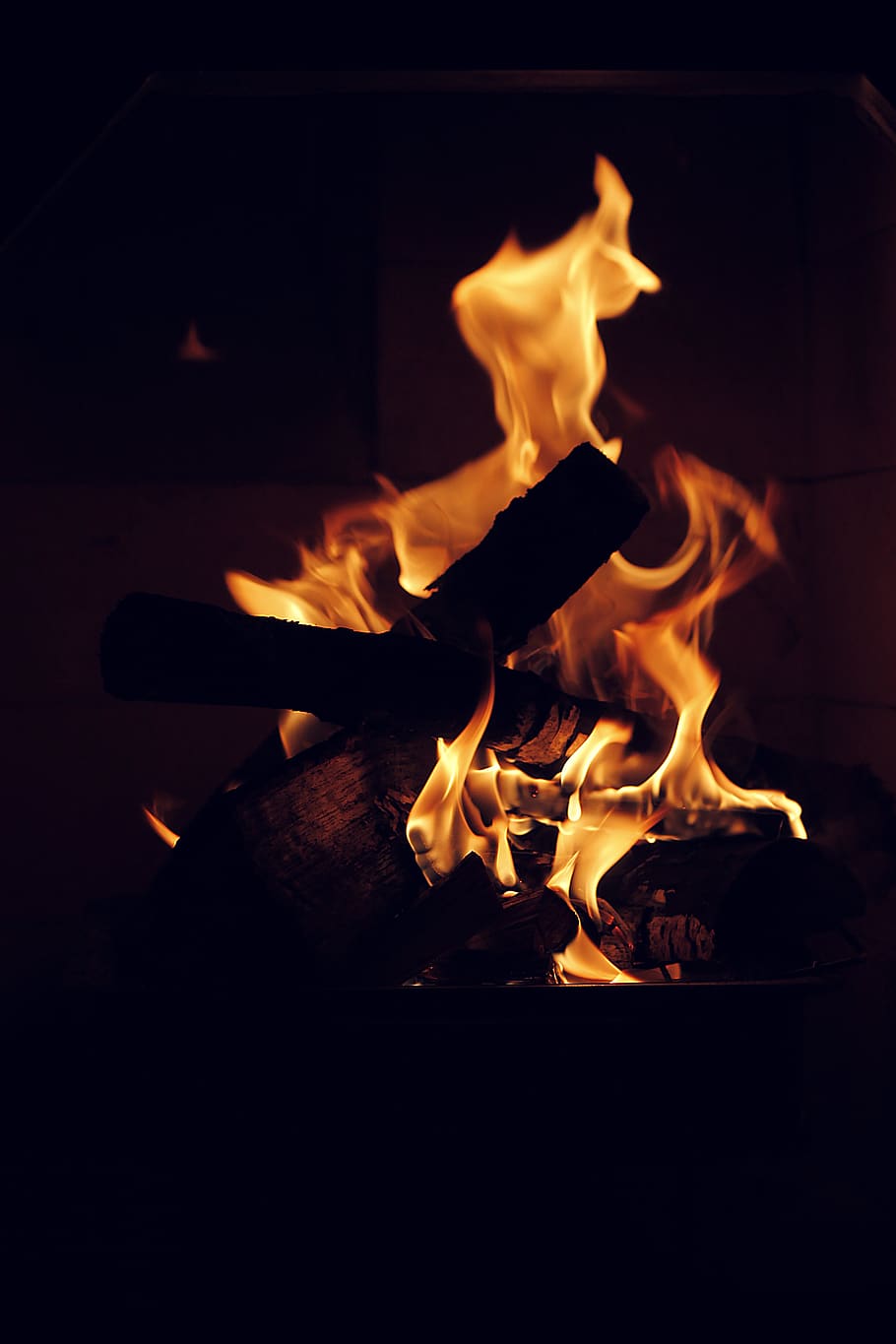 bonfire, flame, grill, grate, black, brown, orange, blue, cozy HD wallpaper