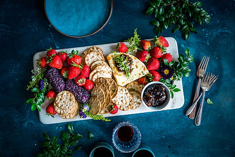 strawberries, biscuit, crackers, tea, drink, wine, foods, table HD wallpaper