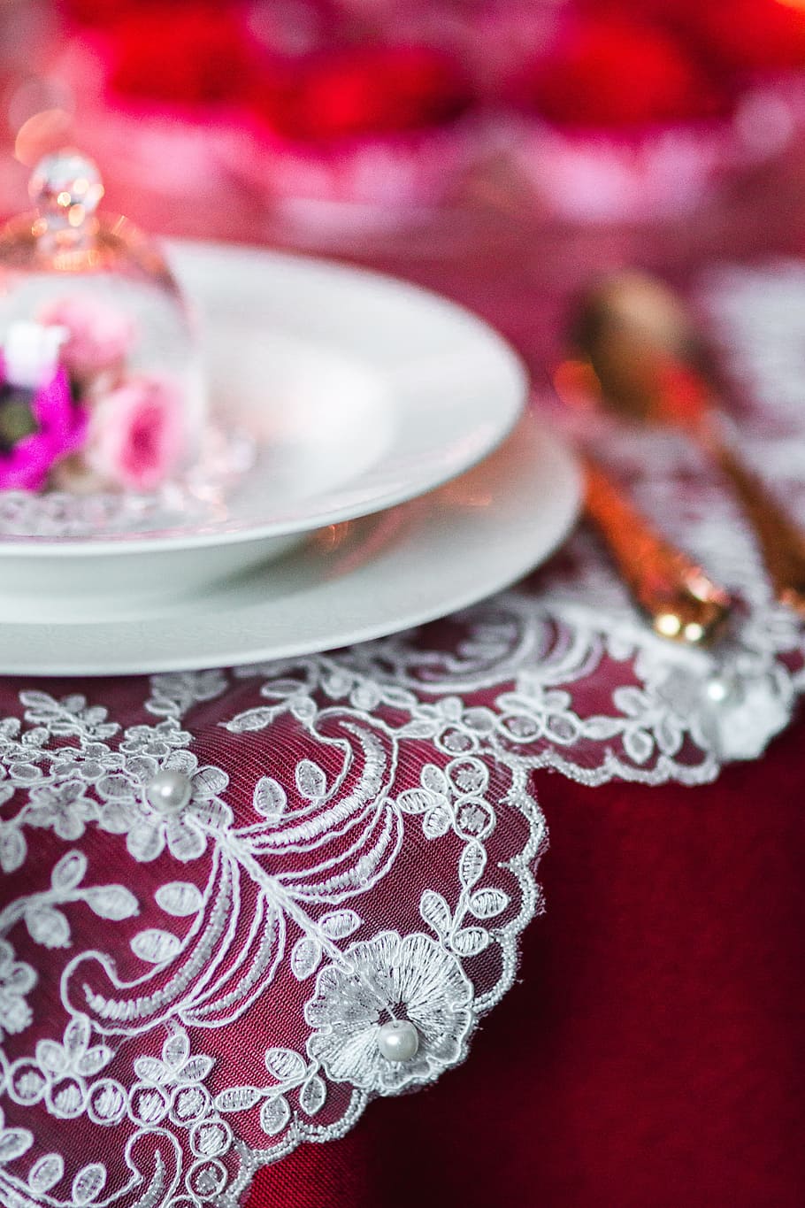 Table Decorations & Flowers for Valentine, love, romantic HD wallpaper
