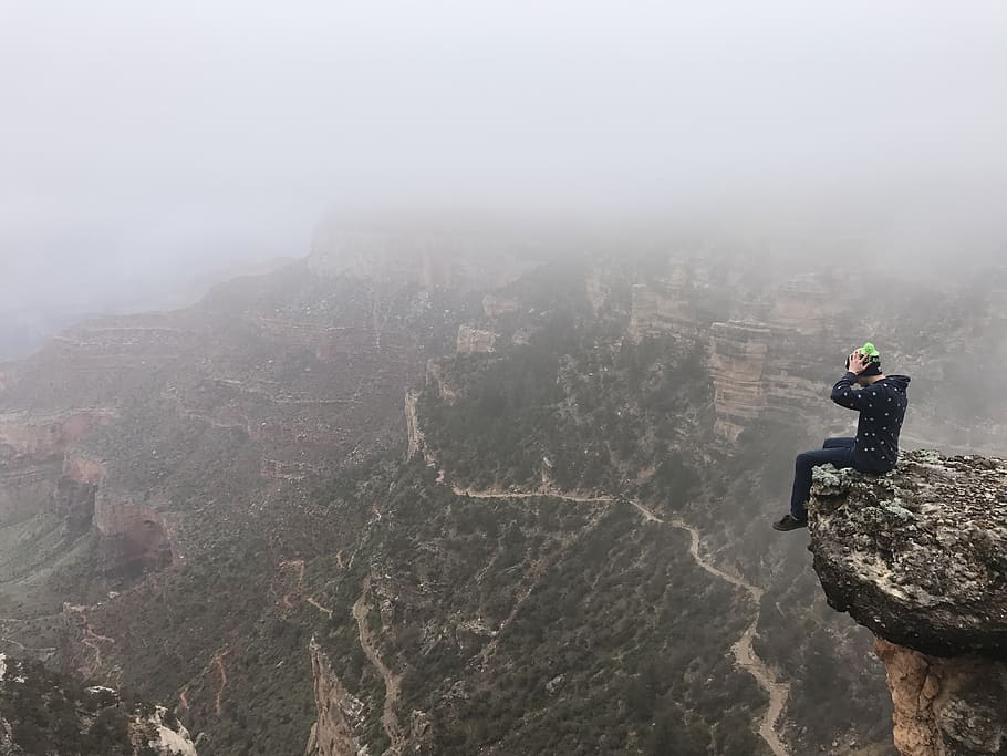 Man Sitting on Top of Cliff on Foggy Mountain, adventure, climb HD wallpaper